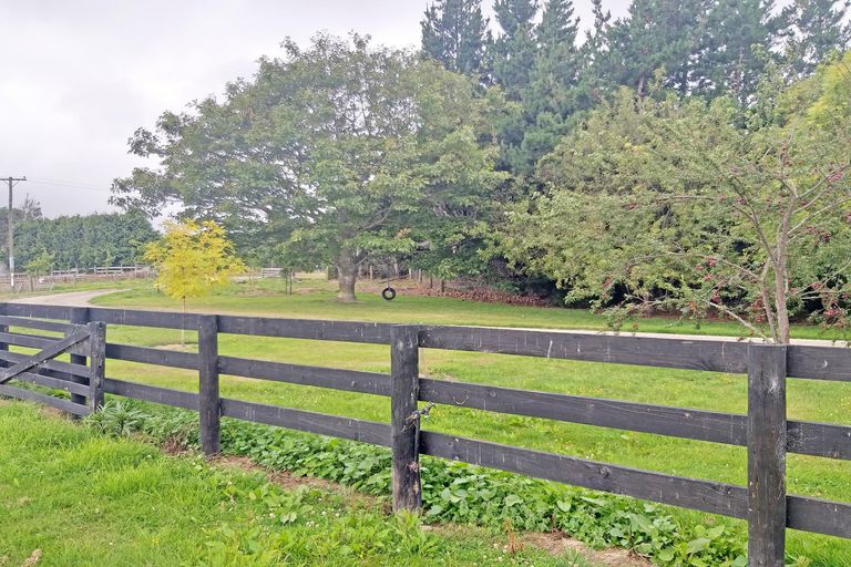 Photo of property in 420 Dunrobin Road, Fuchsia Creek, Oamaru, 9491