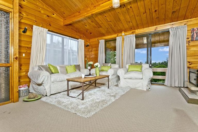 Photo of property in 19 Miraka Place, Birkenhead, Auckland, 0626