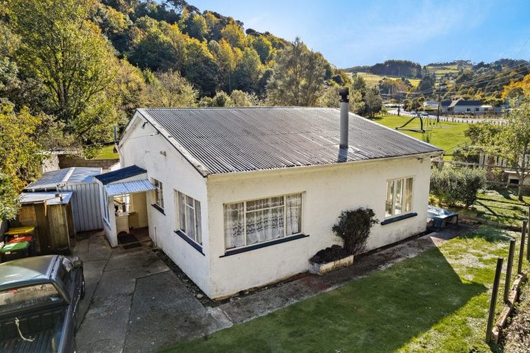 Photo of property in 2 Warburton Street, Karoro, Greymouth, 7805