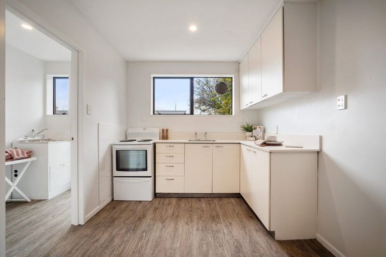 Photo of property in 32 Prestons Road, Redwood, Christchurch, 8051