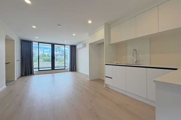 Photo of property in 6/10 Orchid Place, Te Atatu South, Auckland, 0610