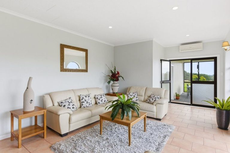 Photo of property in 15 Koputaroa Road, Levin, 5575