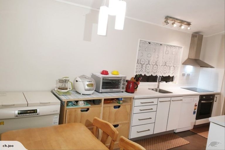 Photo of property in 2/29 Seine Road, Forrest Hill, Auckland, 0620