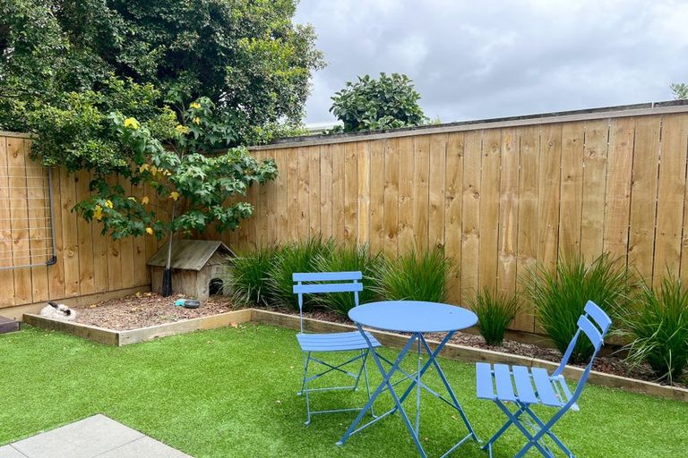 Photo of property in 12/12 Tawa Road, Te Atatu Peninsula, Auckland, 0610