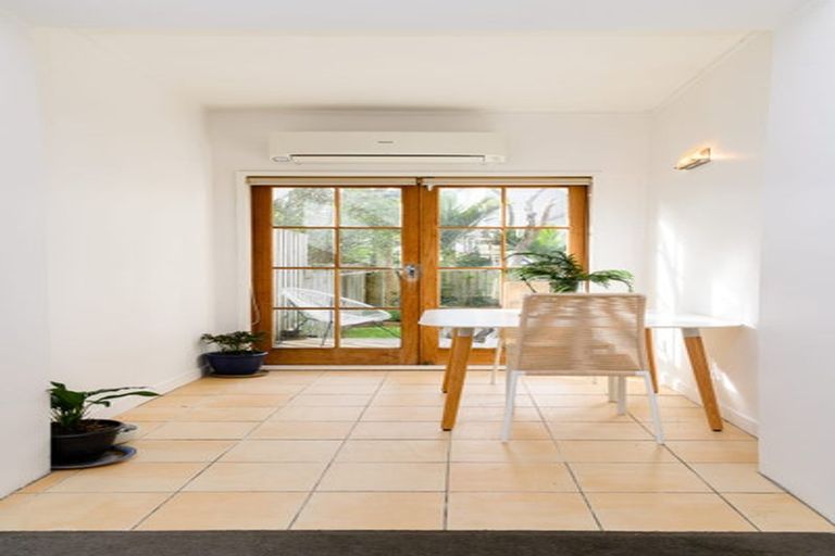 Photo of property in 5 Grass Street, Oriental Bay, Wellington, 6011