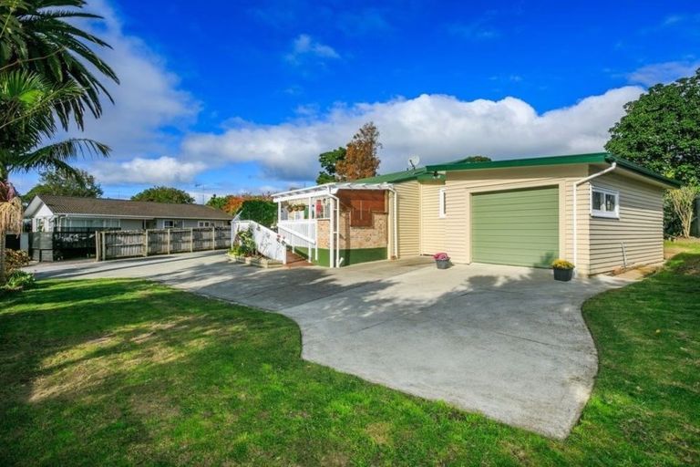 Photo of property in 17 Paramu Avenue, Birkdale, Auckland, 0626
