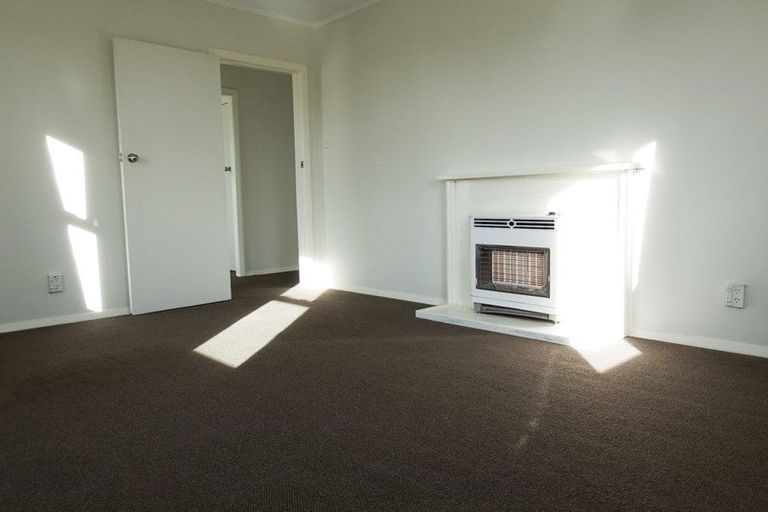Photo of property in 3 Sutton Place, Hawera, 4610