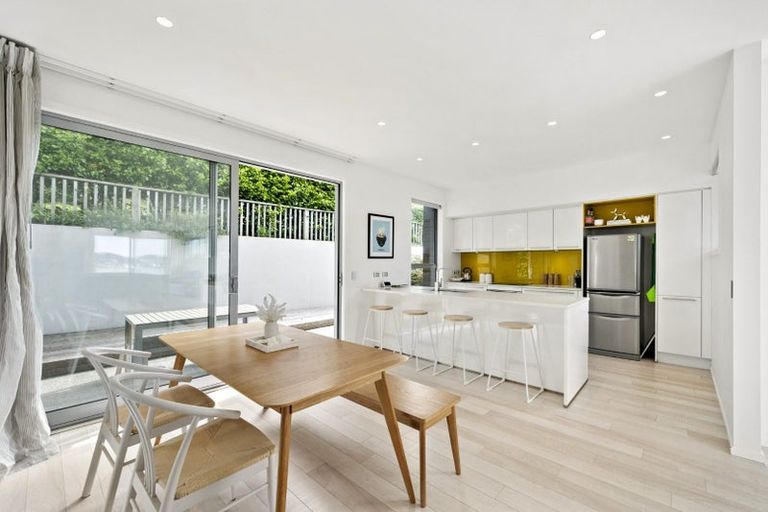 Photo of property in 94 Awa Road, Seatoun, Wellington, 6022