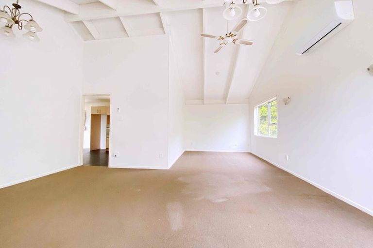 Photo of property in 29 Santiago Crescent, Unsworth Heights, Auckland, 0632