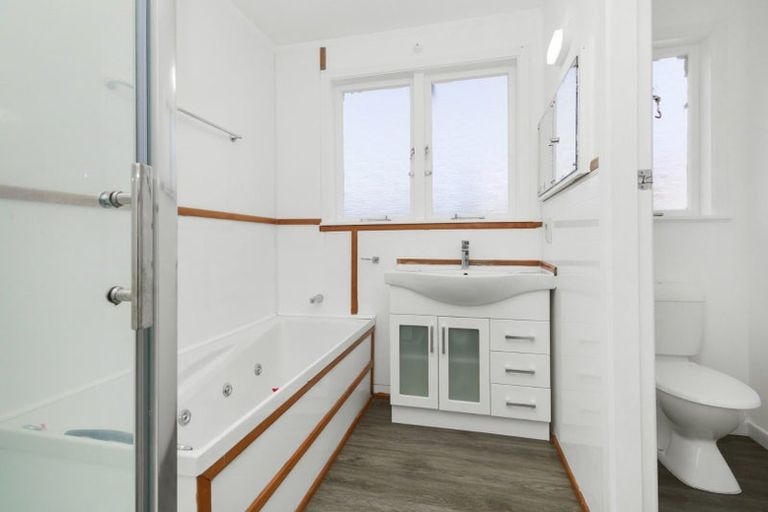 Photo of property in 9 Airdrie Avenue, Epuni, Lower Hutt, 5011
