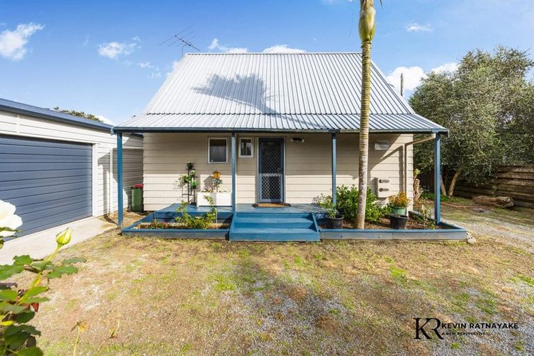 Photo of property in 2/100 Beach Road, Pahurehure, Papakura, 2113