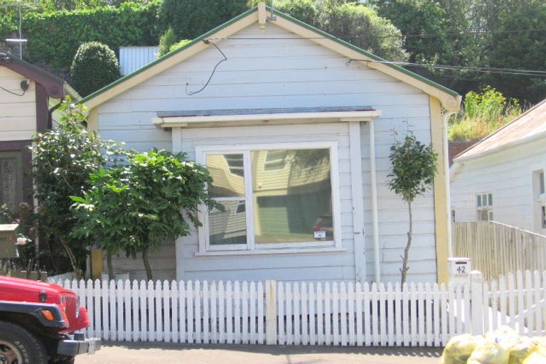 Photo of property in 42 Rolleston Street, Mount Cook, Wellington, 6021