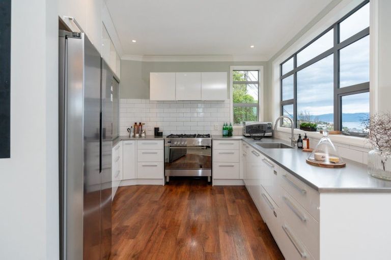 Photo of property in 118a Nicholson Road, Khandallah, Wellington, 6035