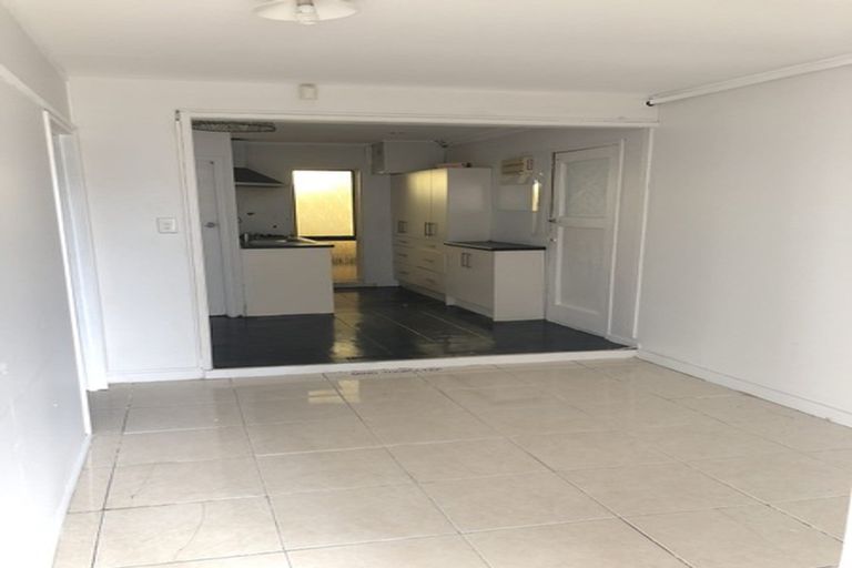 Photo of property in 621 Massey Road, Mangere, Auckland, 2022