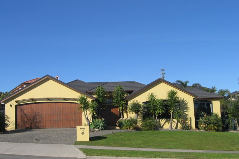 Photo of property in 78 Moyrus Crescent, East Tamaki Heights, Auckland, 2016