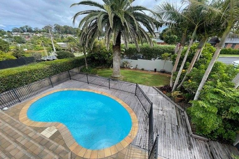Photo of property in 1/12 Richards Avenue, Forrest Hill, Auckland, 0620