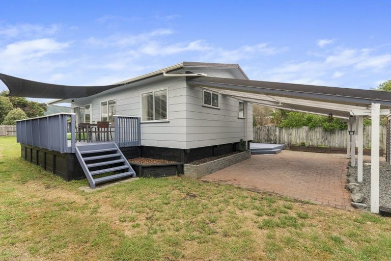 Photo of property in 50 Paetawa Road, Peka Peka, Waikanae, 5391