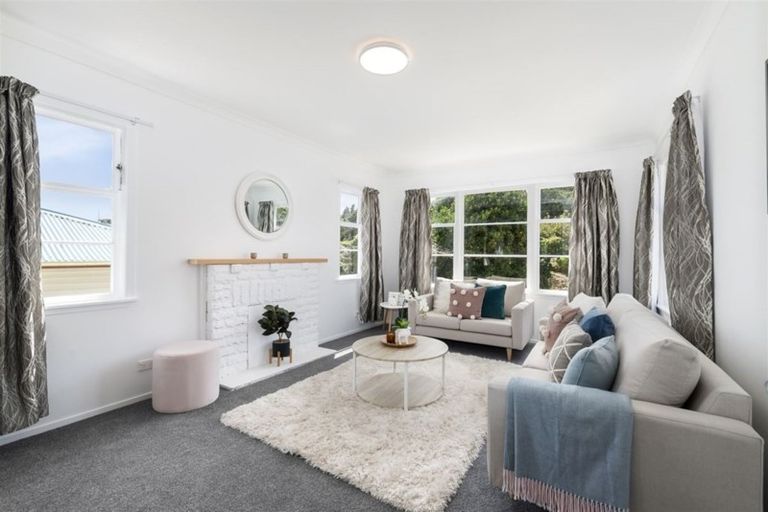 Photo of property in 36 Miles Crescent, Newlands, Wellington, 6037