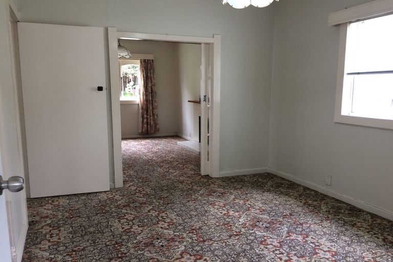 Photo of property in 3215 Great North Road, New Lynn, Auckland, 0600