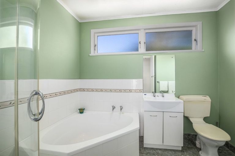 Photo of property in 80a Mana View Road, Paremata, Porirua, 5026