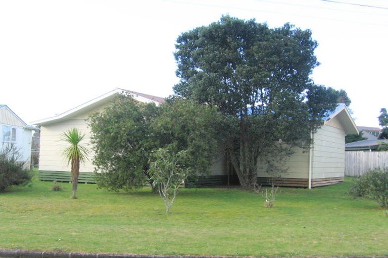 Photo of property in 604 Linton Crescent, Whangamata, 3620