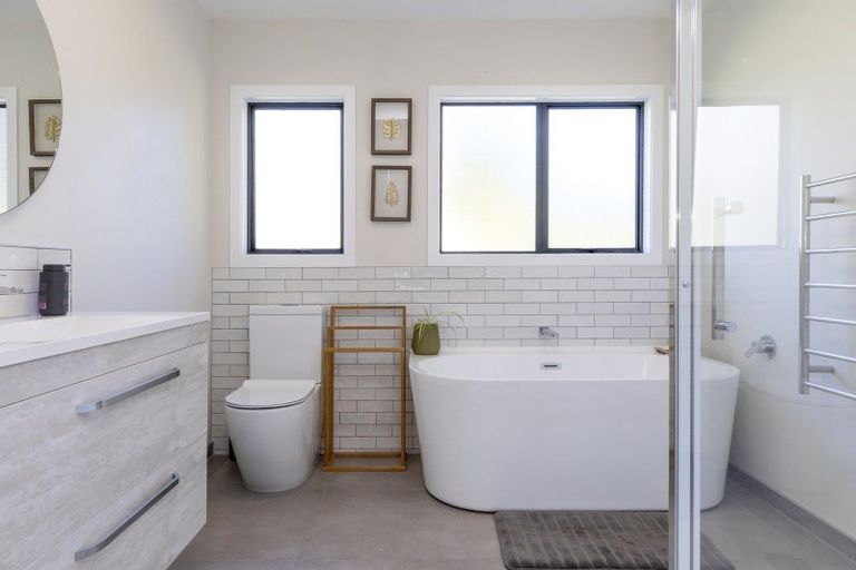 Photo of property in 2/504 Mapara Road, Acacia Bay, Taupo, 3385