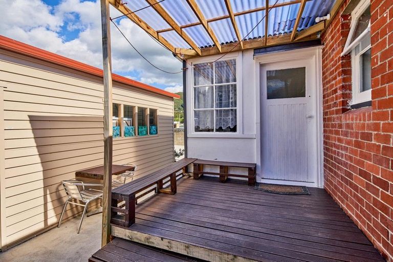 Photo of property in 218 Naenae Road, Naenae, Lower Hutt, 5011