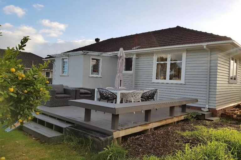 Photo of property in 660 Te Atatu Road, Te Atatu Peninsula, Auckland, 0610