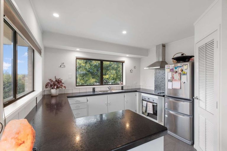 Photo of property in 13 Seaview Rise, Waiuku, 2123