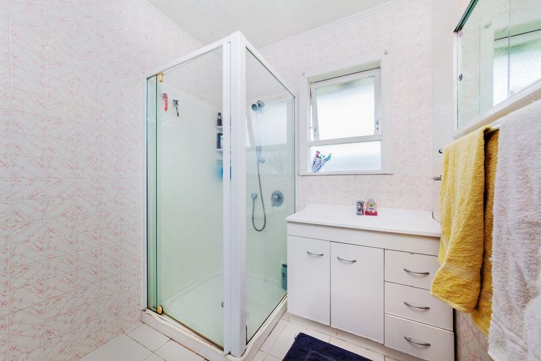 Photo of property in 3 Kaikoura Street, Henderson, Auckland, 0612