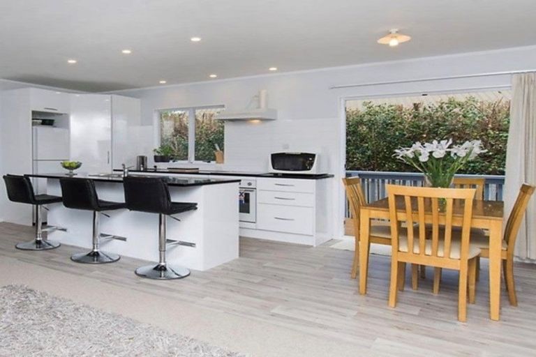 Photo of property in 1/13 De Quincey Terrace, Highland Park, Auckland, 2010