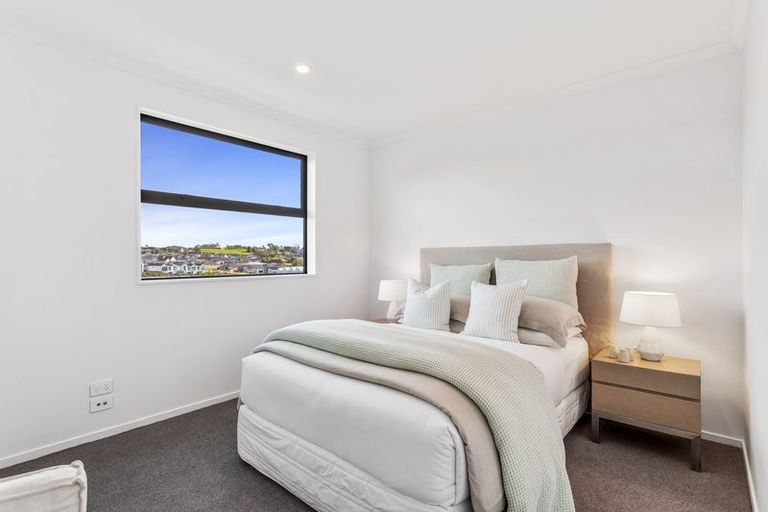 Photo of property in 24 Symes Drive, Red Beach, 0932