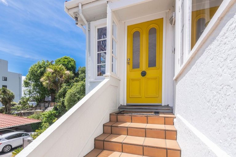 Photo of property in 210 Oriental Parade, Oriental Bay, Wellington, 6011
