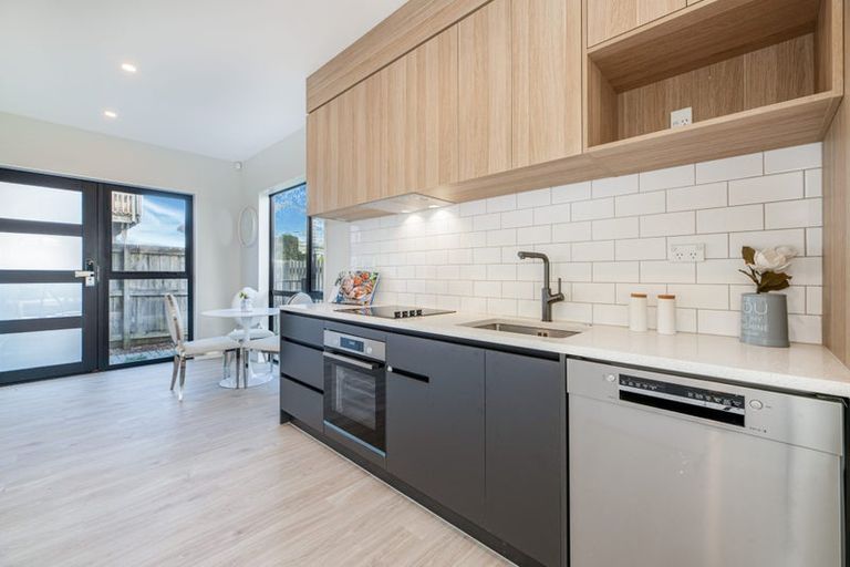 Photo of property in 5/644 Te Atatu Road, Te Atatu Peninsula, Auckland, 0610
