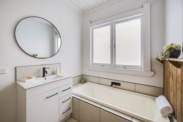 Photo of property in 1213 Caroline Road, Mayfair, Hastings, 4122