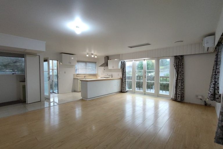 Photo of property in 1/3 Forsythe Place, Massey, Auckland, 0614
