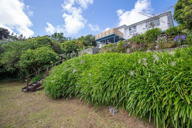 Photo of property in 45 Turville Crescent, Newlands, Wellington, 6037