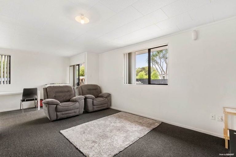 Photo of property in 2/8 Christmas Road, Manurewa, Auckland, 2102