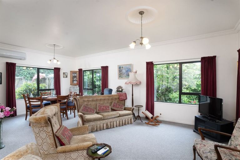 Photo of property in 1 Oak View Place, Greytown, 5712
