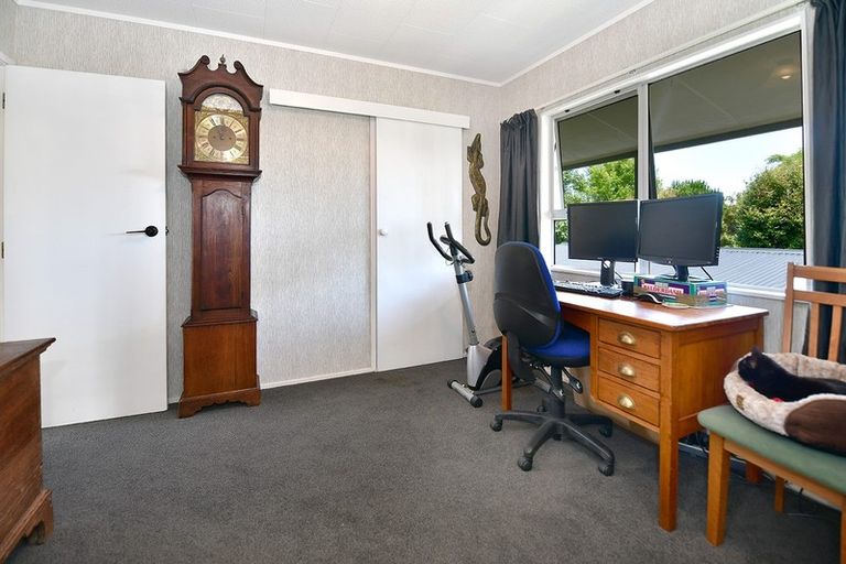 Photo of property in 6 Hand Road, Helensville, 0800