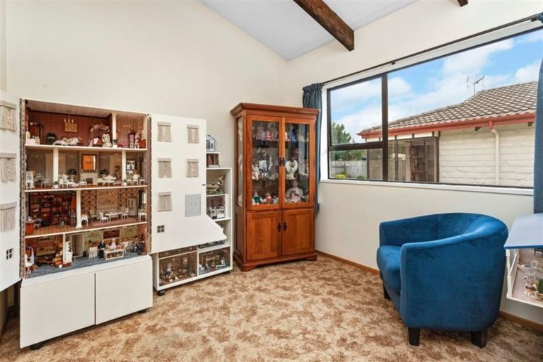 Photo of property in 92b Englefield Road, Northwood, Christchurch, 8051