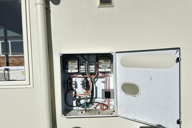 Photo of property in 60 Hewlett Road, Massey, Auckland, 0614