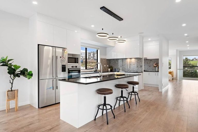 Photo of property in 7 Lawson Creek Street, Massey, Auckland, 0614