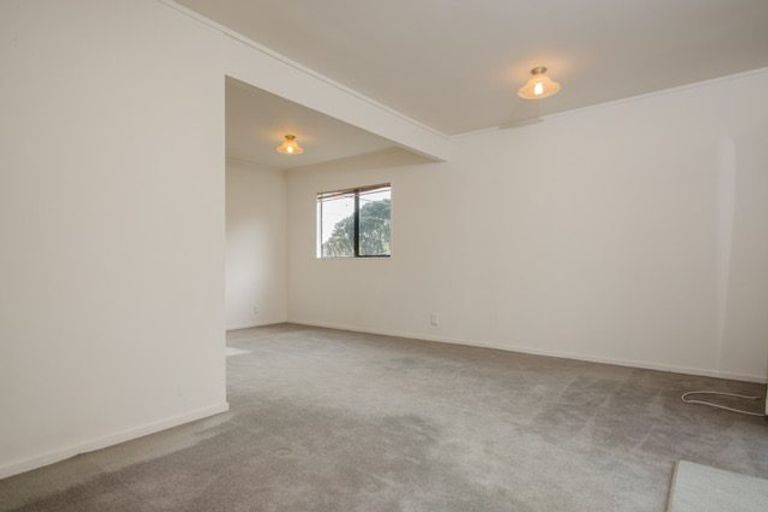 Photo of property in 1/3 Gloria Avenue, Te Atatu Peninsula, Auckland, 0610