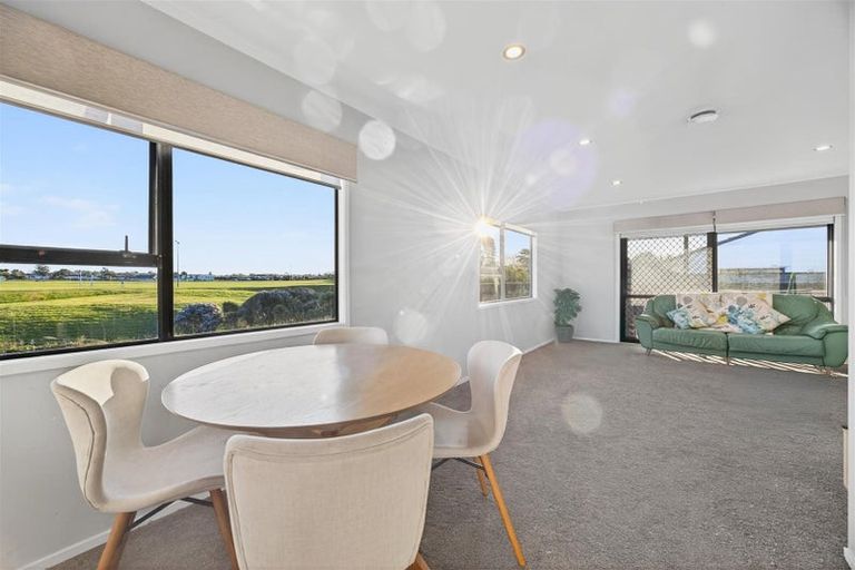 Photo of property in 70 De Quincey Terrace, Highland Park, Auckland, 2010