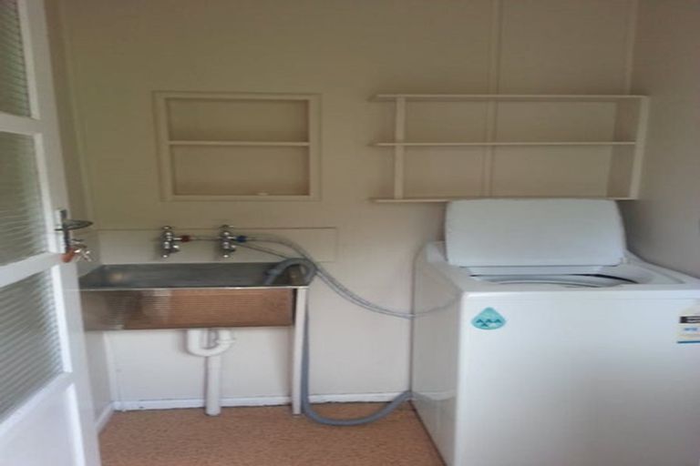 Photo of property in 12 Huntingdon Street, Northland, Wellington, 6012