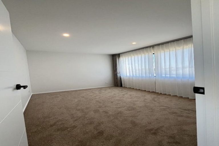 Photo of property in 130 Forrest Hill Road, Forrest Hill, Auckland, 0620