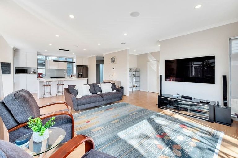Photo of property in 5c Woodside Road, Massey, Auckland, 0614