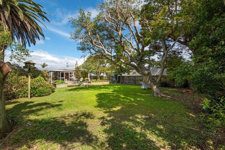 Photo of property in 7 Parakai Avenue, Parakai, 0830