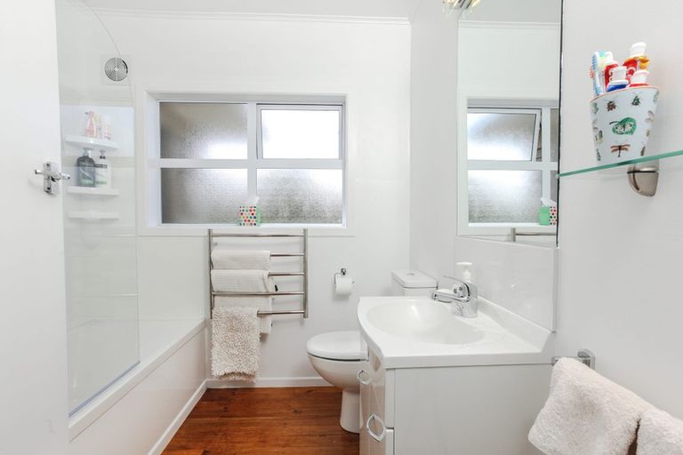 Photo of property in 733 Te Atatu Road, Te Atatu Peninsula, Auckland, 0610